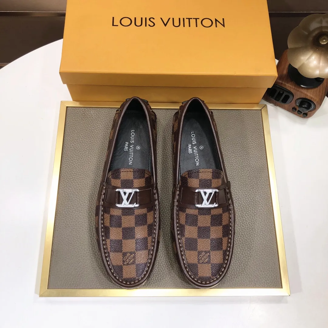 Men's men's shoes 💰420💰 [LV Doudou shoes] (water-dyed cowhide lining) new model is on the market, available on the official website. The new Doudou shoes are processed into single-color materials, and the uppers are made of imported special materials. The body of the shoe is fully hemmed with mark thread, and is lined with imported original cowhide leather. The elegant shoe shape is super suitable for all-matching, and the size is 38-44.